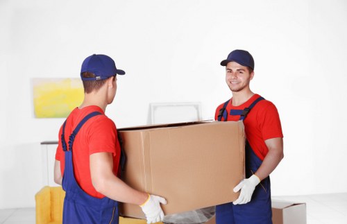 Local movers planning access and parking for a Stoke Newington relocation