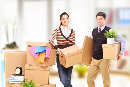 Packing and lifting support for flat removals in Stoke Newington