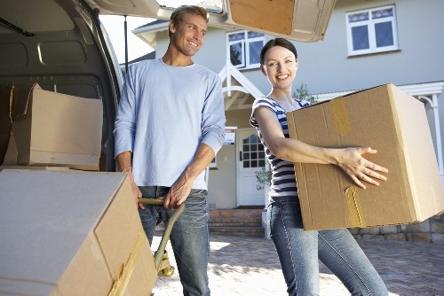 Local moving truck service near Stoke Newington streets